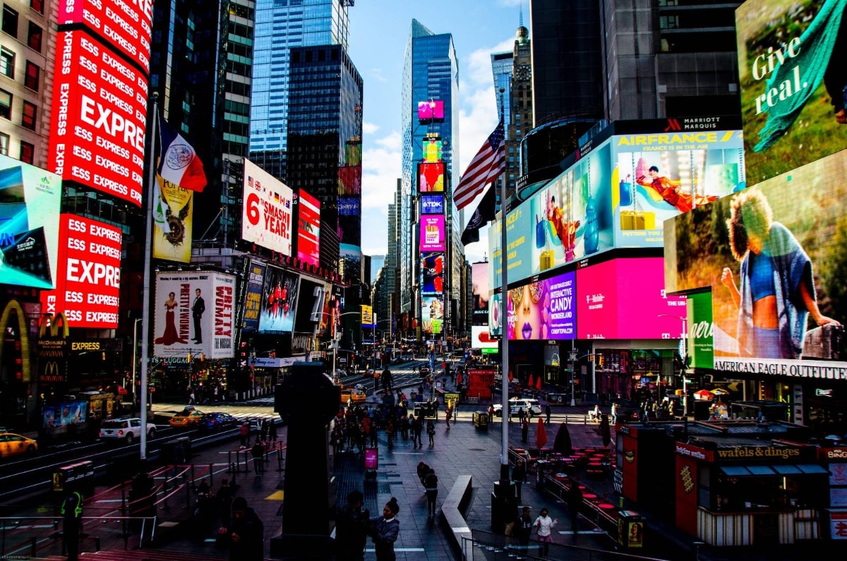 Inspiring Banget, 4 Musisi ini Berhasil Mejeng di New York Times Square, Bro!